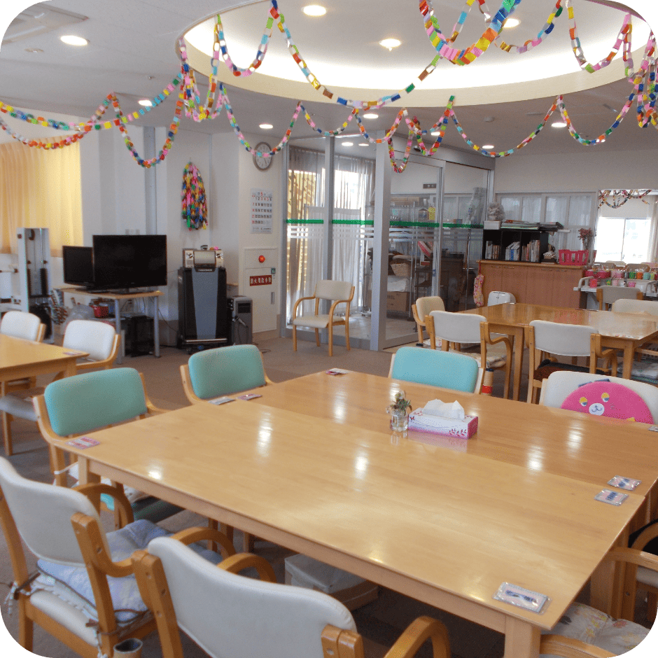 スタッフの女性と高齢の女性